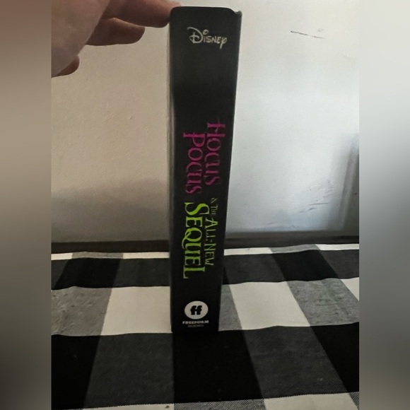 Disney Hocus Pocus the New Sequel New - Picture 3 of 4